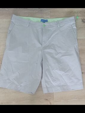 Betenly Men’s Shorts Size 38 Gray Flat Front Golf Casual Lightweight New No Tags